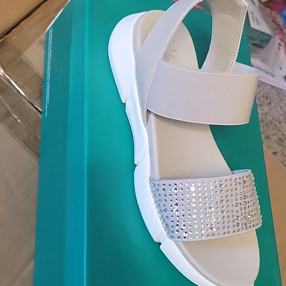 Lauren Lorraine Arrow White Sandals with Rhinestone Accents Size 7 NEW‎